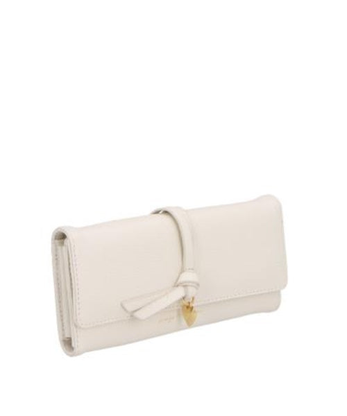 Carteira Retangular em Couro Off White e Fechamento por Pingente de Coração