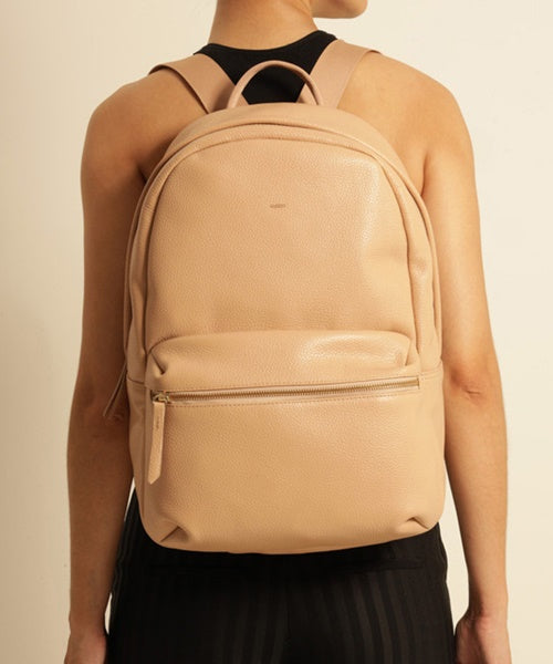 Mochila Nude Couro Grande Bolso Frontal