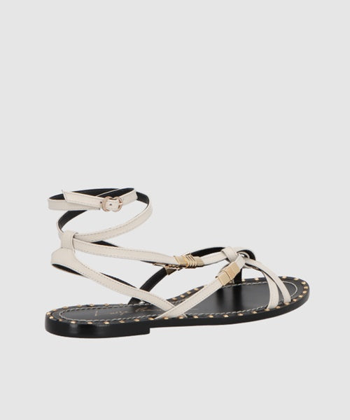 Sandália Rasteira de Couro Off White e Detalhes Metálicos -