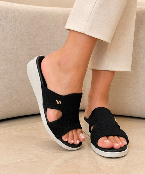 Tamanco em Tricot Preto com Recortes Laterais