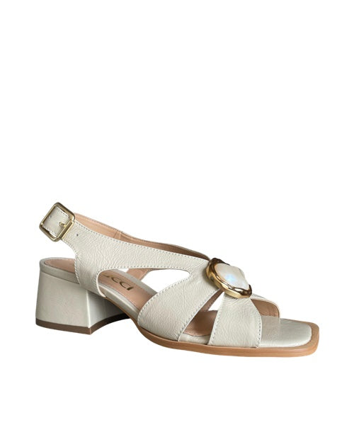 Sandália Camafeu Verniz Off White