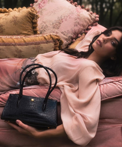Bolsa Baguete Pequena em Couro Croco Preto