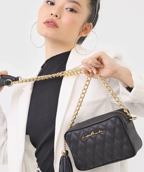 Bolsa Clássica em Couro Preto e Alça de Correntes Pequena