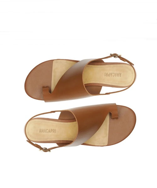 Sandália Tira Larga Detalhe Dedo Couro Marrom