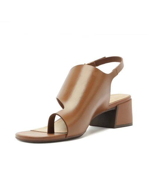 Sandália Tira Larga Detalhe Dedo Couro Marrom