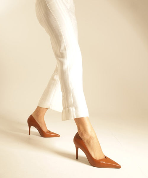 Scarpin Marrom Couro Salto Médio Fino V