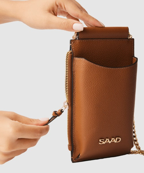 Mini Bolsa Celular em Couro Castanho