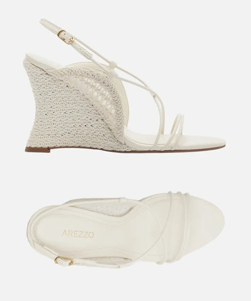 Sandália Off White Bordado Anabela Curvo Tiras Finas