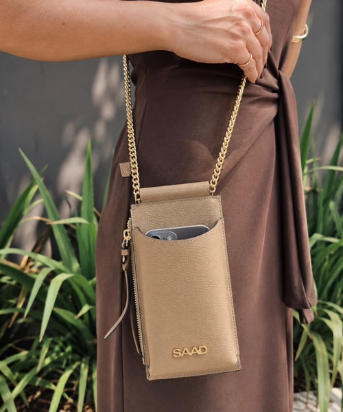 Mini Bolsa Celular em Couro Taupe