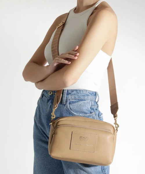 Bolsa Crossbody Pequena Schutz Travel Couro Nude