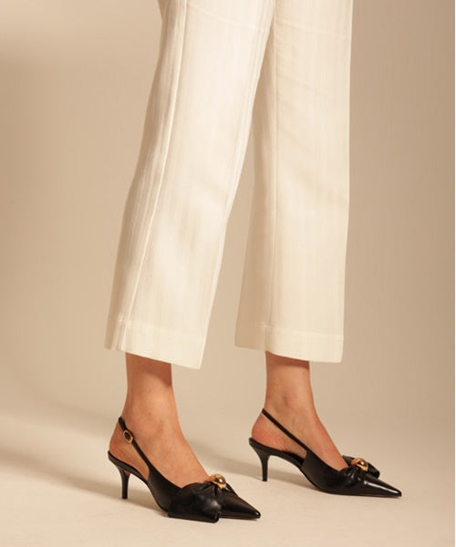 Scarpin Preto Couro Slingback Laço Metal