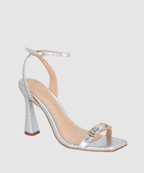 Sandália em Couro Metalizado Prata com Salto Flare Alto