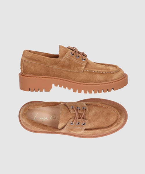Mocassim Dockside em Camurça Caramelo e Solado Tratorado