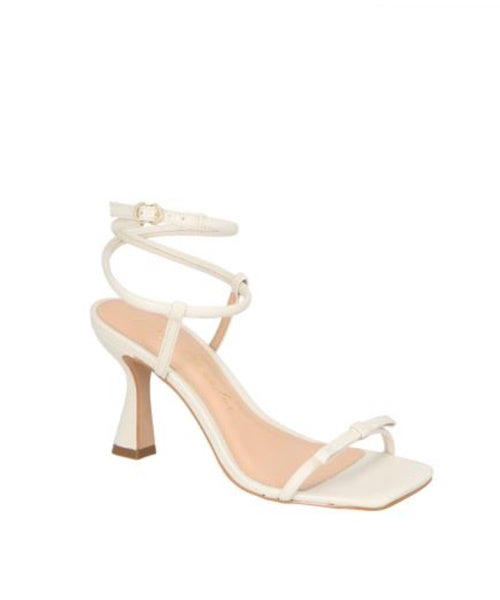 Sandália de Tiras Off White com Salto Alto Flare e Mini Laço