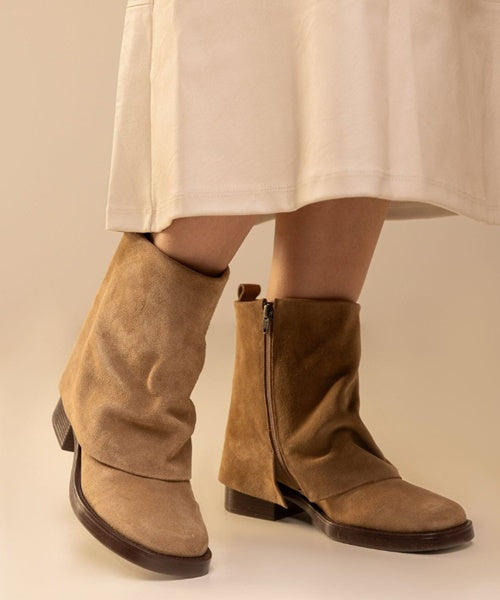-Bota de Cano Curto Flare de Camurça Fendi - Luiza Barcelos