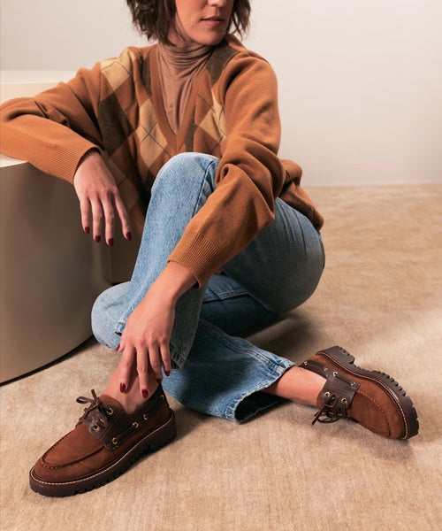 Mocassim Dockside Tratorado em Camurça Caramelo e Detalhes em Couro Marrom Café