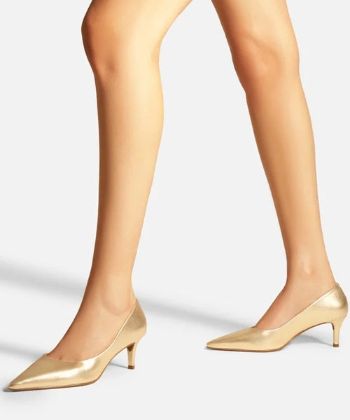 Scarpin Dourado Couro Salto Baixo Fino