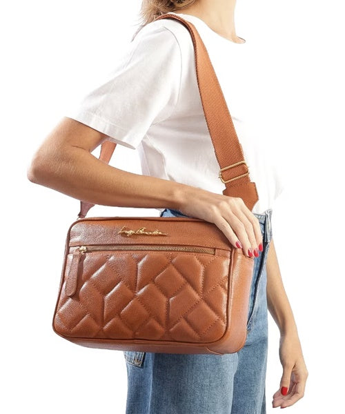 Bolsa Média em Couro Caramelo com Matelassê e Alça em Tecido