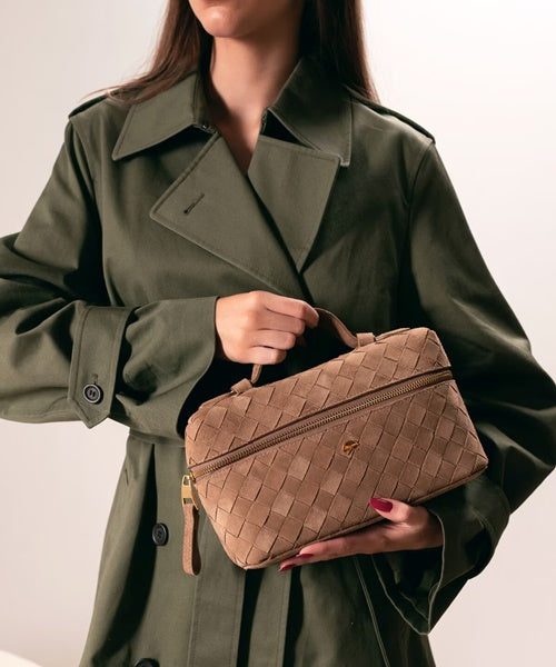 Bolsa Pequena Tressê em Camurça Bege Fendi