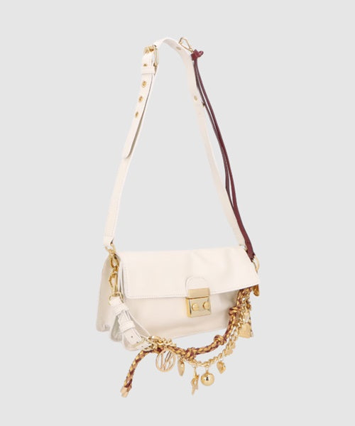 Bolsa Pequena em Couro Off White Detalhe de Alça Marsala e Charme