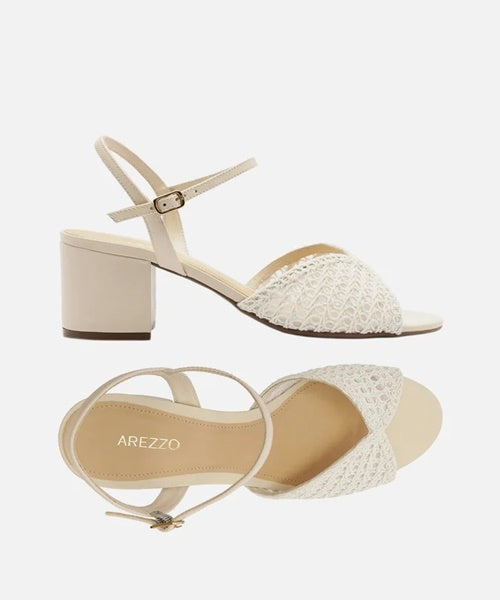 Sandália Off-White Salto Médio Tiras Bordado