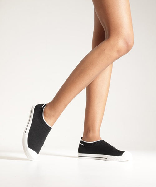 Tênis Slip On Preto Knit Detalhe Branco