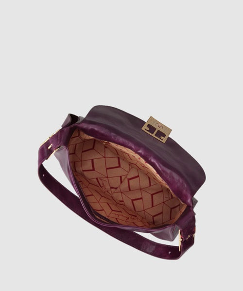 Bolsa Média em Couro Vinho com Fecho Metálico