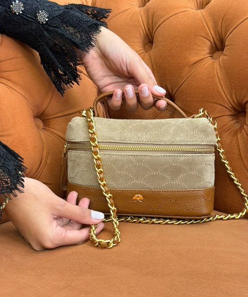 Bolsa Vanity Pequena em Camurça Fendi e Couro Caramelo
