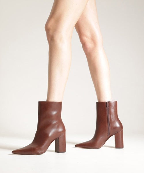 Bota Marrom Couro Cano Curto Salto Alto Básica