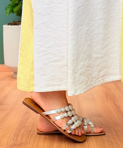 Sandália Rasteira Bolas Prata