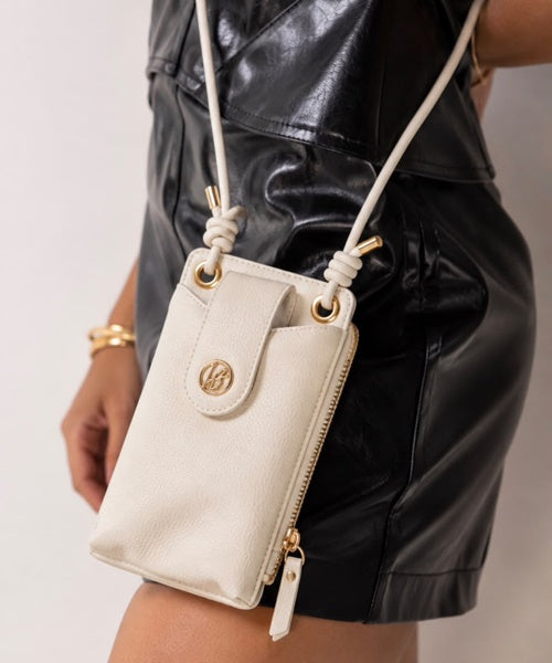 Bolsa Pequena Porta-Celular em Couro Off White com Alça de Nó