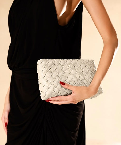 Bolsa Média em Couro Off White com Tressê