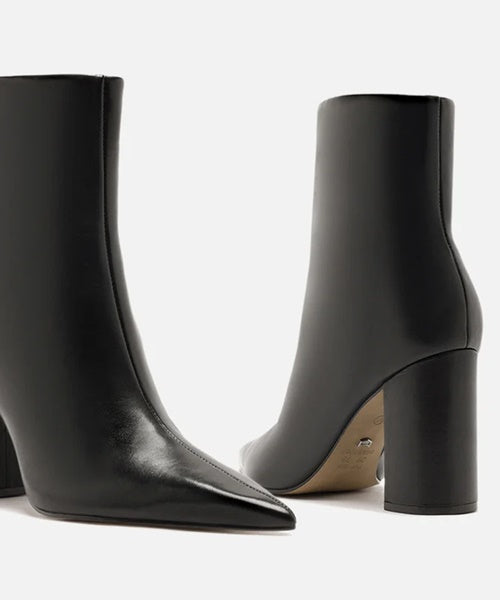 Bota Preta Couro Cano Curto Zíper Básica