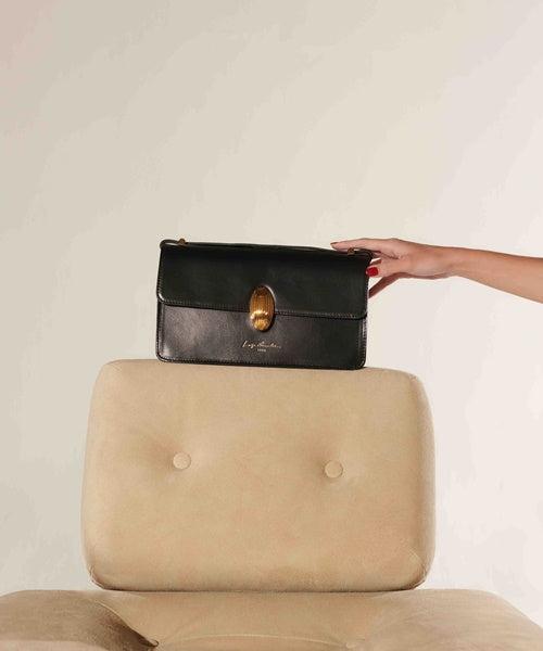 Bolsa Baguete Média em Couro Preto com Enfeite