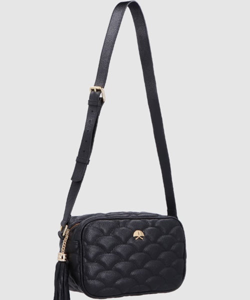 Bolsa Média em Couro Preto Matelassê Caliandra