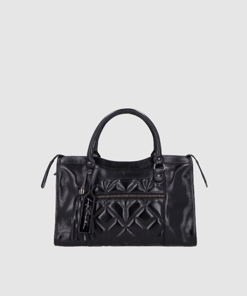 Bolsa Média em Couro Preto com Matelassê e Franjas