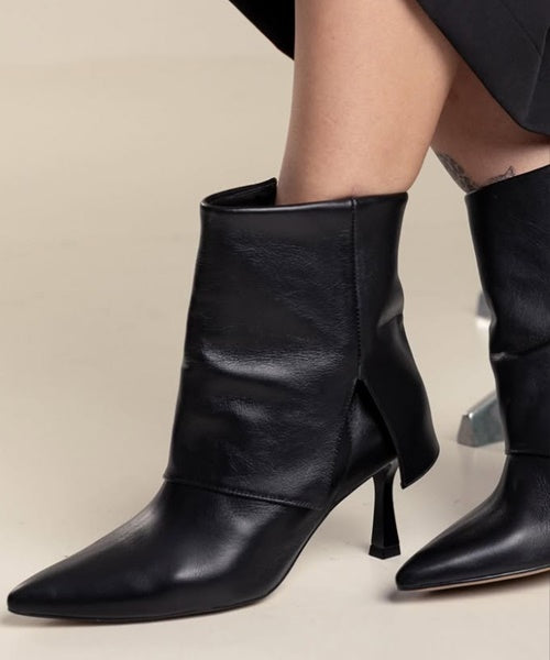 Bota em Couro Salto Médio Capa Preta - Cecconello